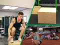 Uomo e donna si allenano con il box jump in palestra e in pista.
