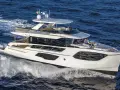 Test navetta in navigazione, con persone a bordo che godono del sole e del mare.