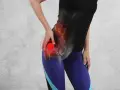 Donna con dolore alle anche e alle gambe, evidenziato da cerchi rossi sull'anca.