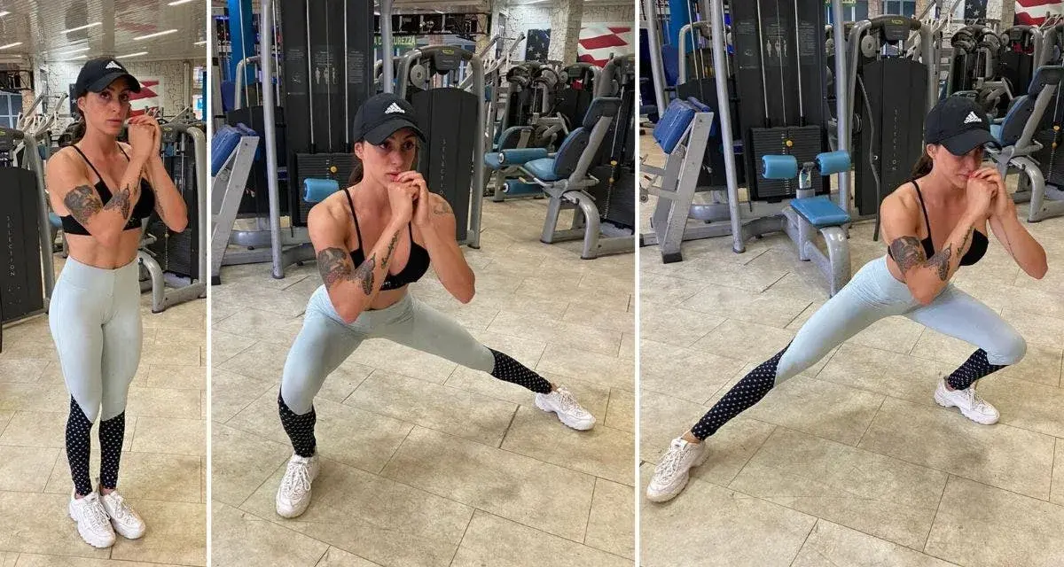 Donna in palestra esegue affondo laterale, lavorando l'adduttore breve.
