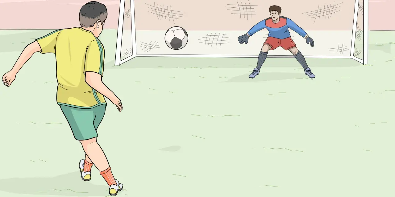 Ragazzo in maglia gialla pronto a calciare la palla verso la porta, con il portiere in posizione.