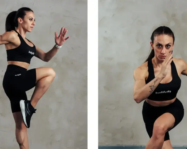 Donna in abbigliamento sportivo nero esegue un esercizio di corsa sul posto, stimolando il metabolismo anaerobico.