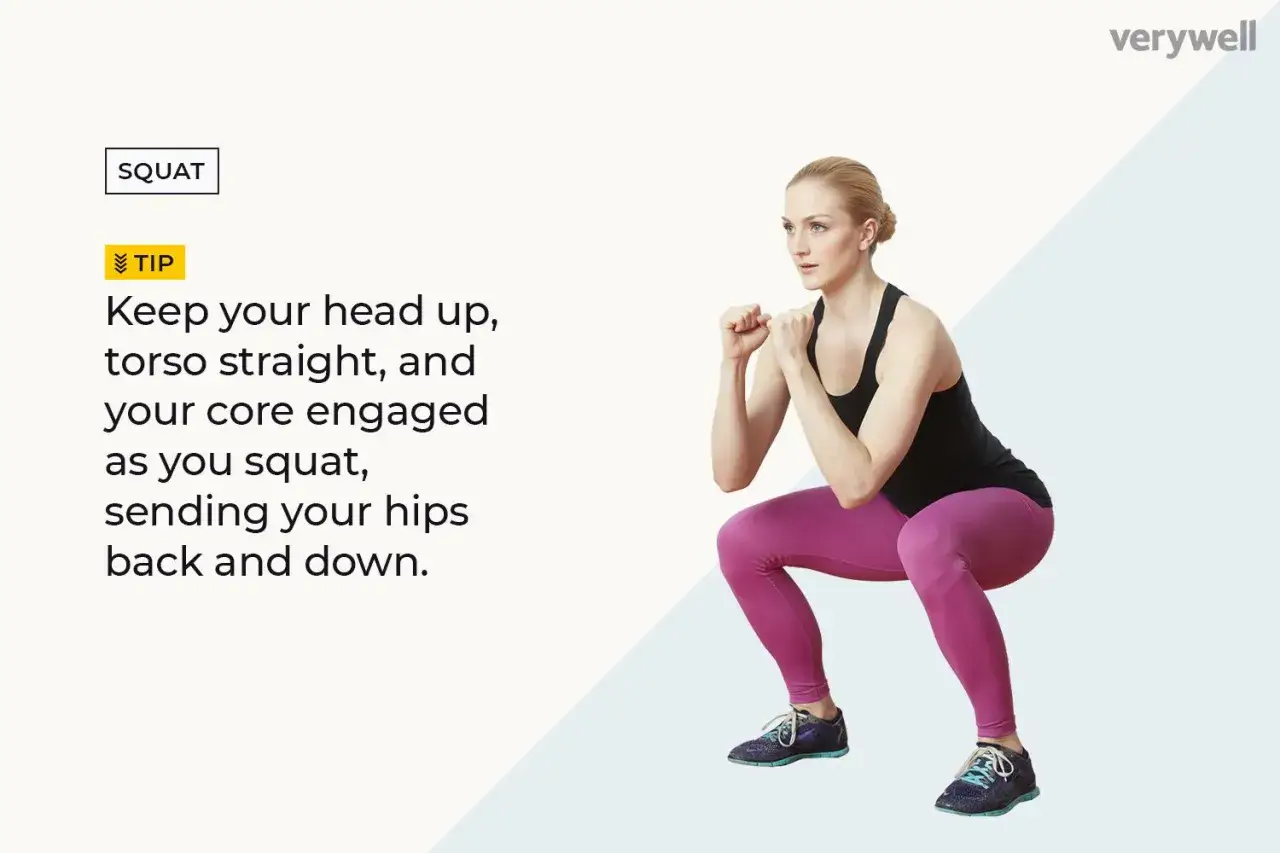 Donna esegue uno squat, esercizio che allena gambe e glutei. Mantiene testa alta, busto dritto e core attivo.